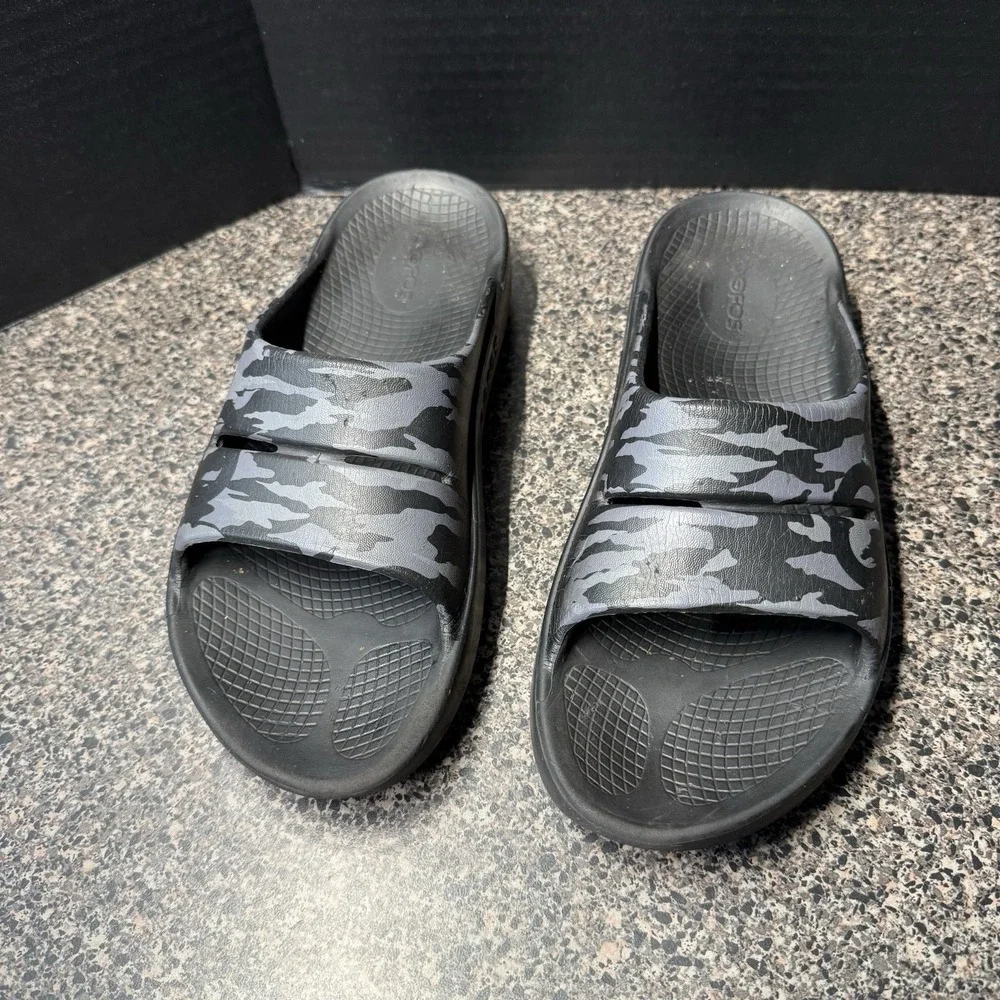 OOFOS fair preowned